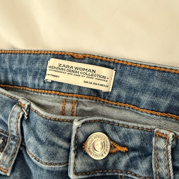 zara denim jeans  size 4   details :  -skinny jeans  -no flaws - Picture 3 of 4